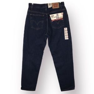 Levi’s Classic Relaxed Tapered 550 Misses Size 8 Short.
